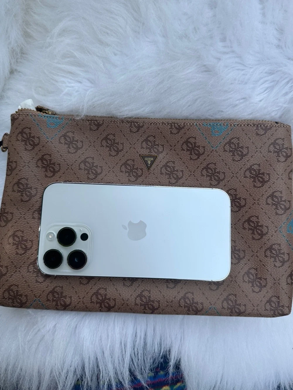 Guess signature monogram
